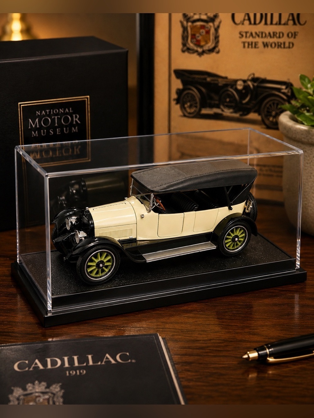 1919 Cadillac Phaeton Diecast Model Car 1:32 National Motor Museum Mint